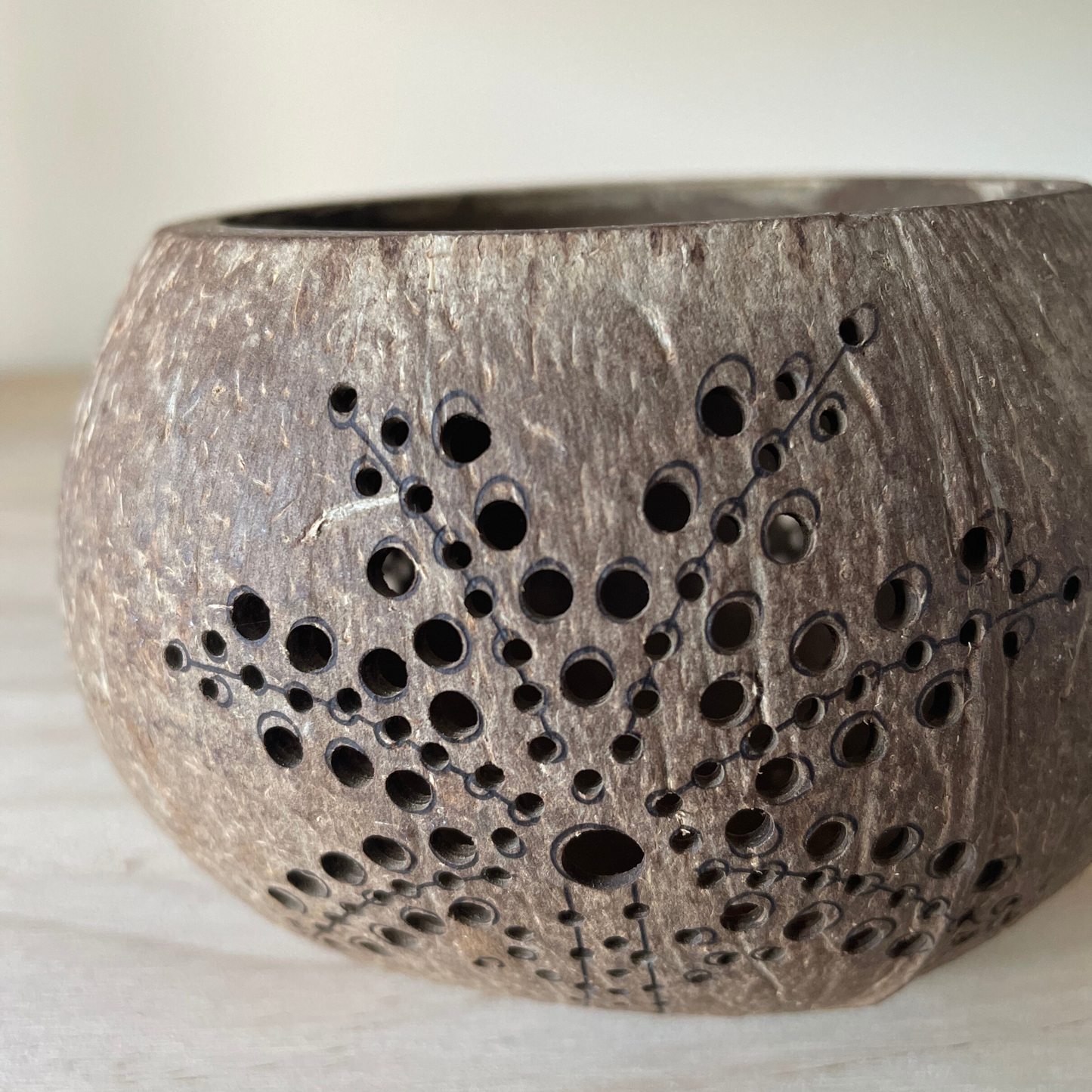COCONUT TEALIGHT HOLDER - ALOHA PALM TREE