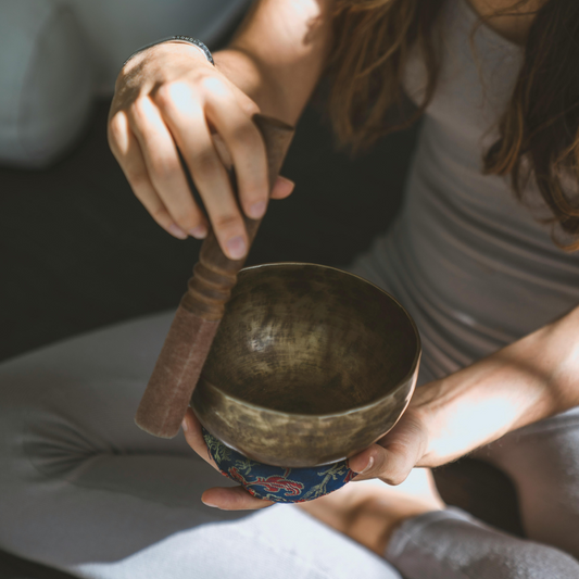 Immersive Crystal Reiki, Sound Therapy and Stillness (90 mins)